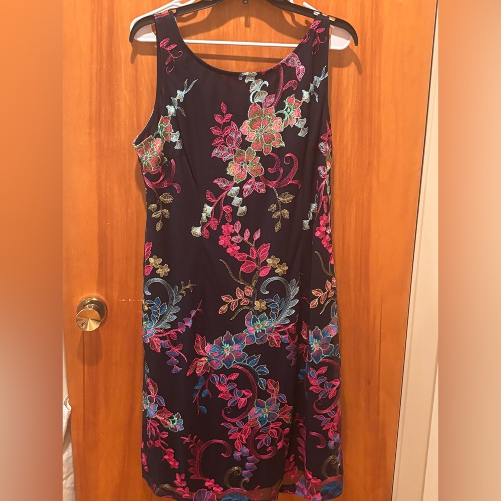 💙 3 FOR $22 
Studio One Pink and Black Sheath Midi Dress